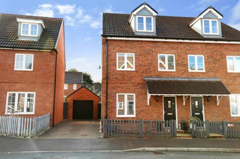 3 bedroom semi-detached house for sale