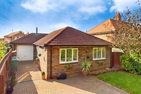 Mill Lane, Driffield YO25 2 bed detached bungalow for sale