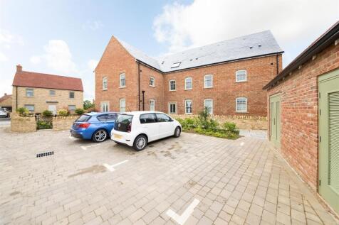 Rose Drive, Woodstock 2 bed apartment for sale