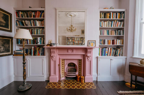 5 bedroom semi-detached house for sale