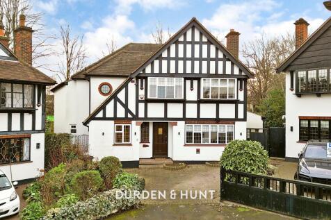 Belmont Close, Woodford Green IG8 4 bed detached house for sale