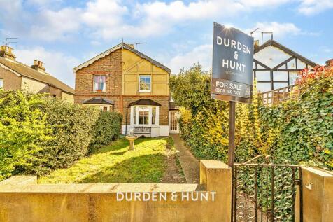 2 bedroom semi-detached house for sale