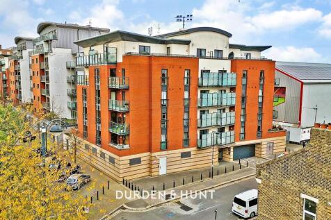 2 Bloomfield Court, Leyton E10 2 bed apartment for sale