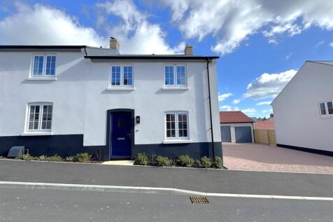 3 bedroom semi-detached house for sale