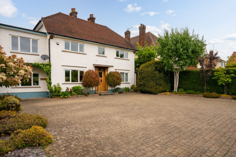 6 bedroom detached house for sale