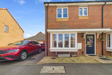 3 bedroom semi-detached house for sale