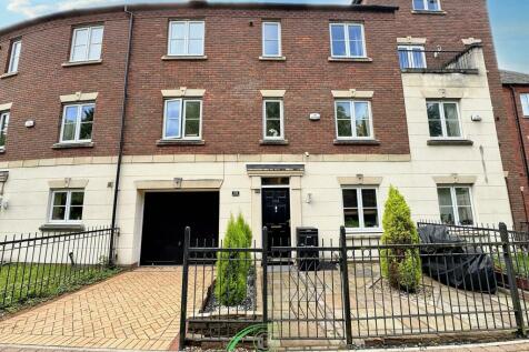 4 bedroom town house for sale