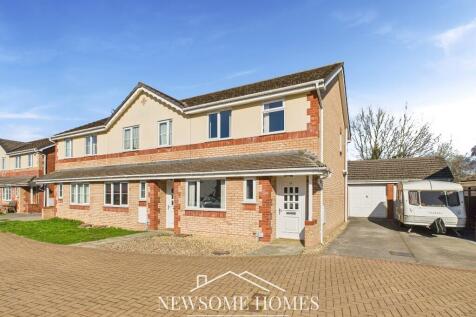 3 bedroom end of terrace house for sale