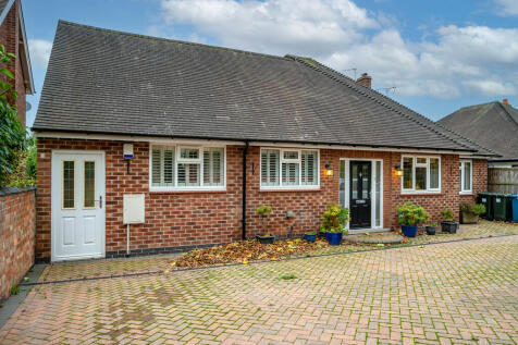 4 bedroom detached bungalow for sale