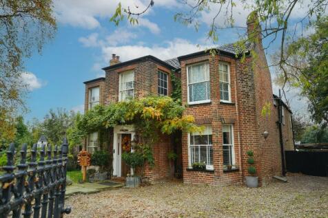 5 bedroom detached house for sale