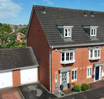 Chaytor Drive, Nuneaton 3 bed townhouse for sale