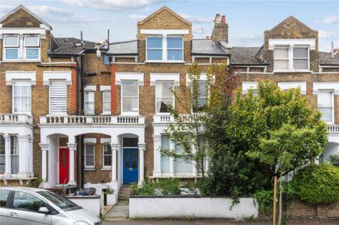 3 bedroom maisonette for sale