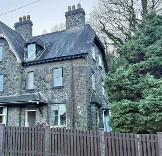 6 bedroom semi-detached house for sale