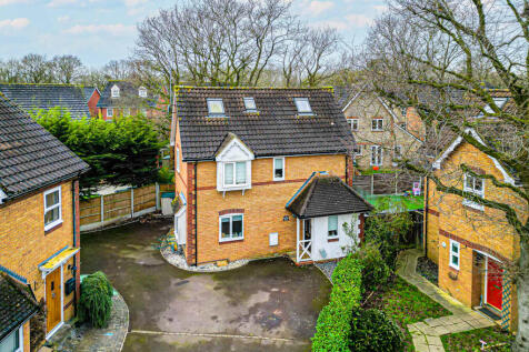 5 bedroom detached house for sale