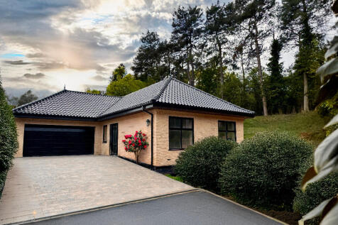 2 bedroom detached bungalow for sale