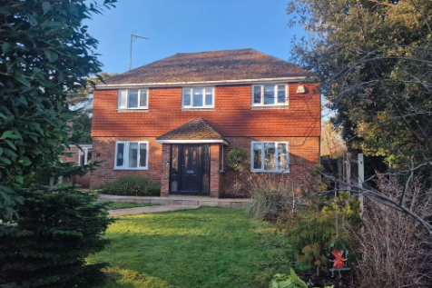 Tonbridge Road, Maidstone ME16 4 bed link detached house for sale