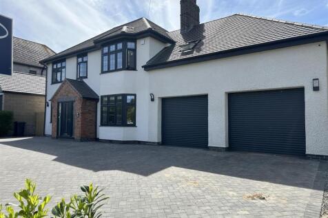 6 bedroom detached house for sale