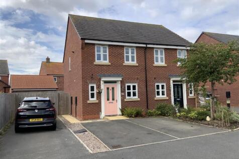 2 bedroom semi-detached house for sale