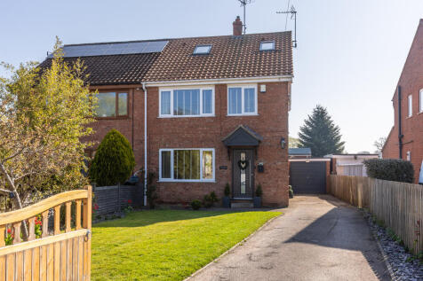 3 bedroom semi-detached house for sale