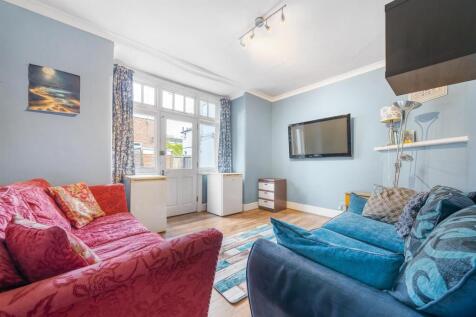 Oakmead Road, London SW12 3 bed maisonette for sale