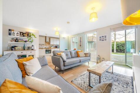 Balham Grove, London SW12 2 bed flat for sale