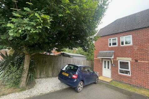 2 bedroom semi-detached house for sale