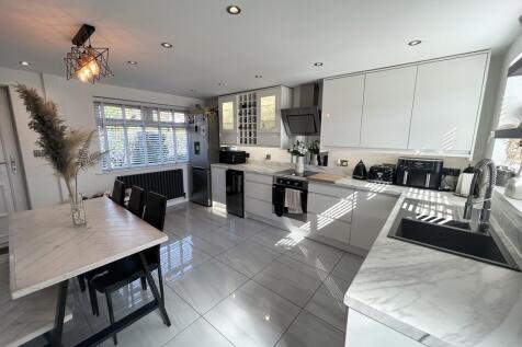 Shakespeare Avenue, Todmorden 3 bed semi