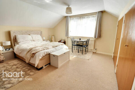 Bishop's Stortford CM23 4 bed chalet for sale