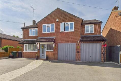 5 bedroom detached house for sale