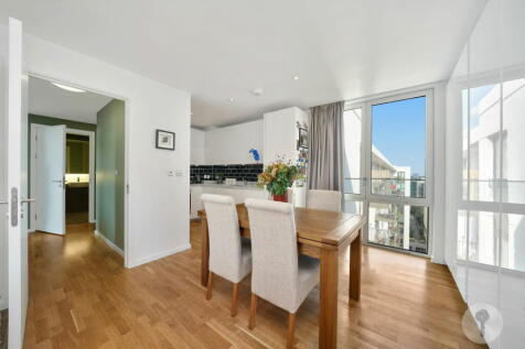 23 Logan Close, London E20 2 bed flat for sale