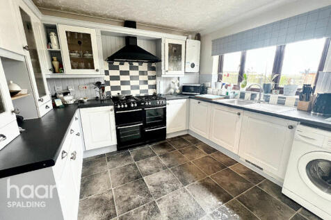 2 bedroom link detached house for sale