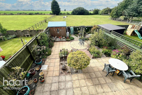 2 bedroom link detached house for sale