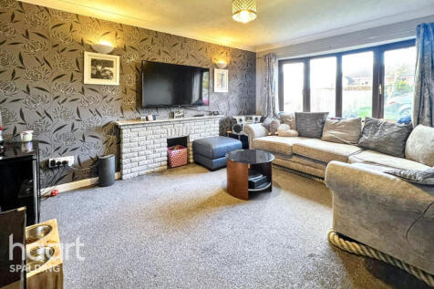 3 bedroom link detached house for sale