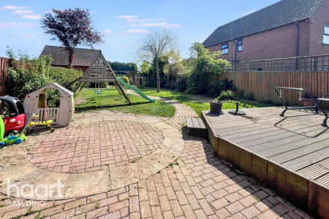 4 bedroom terraced house for sale