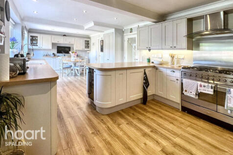 Spalding PE11 4 bed detached house for sale