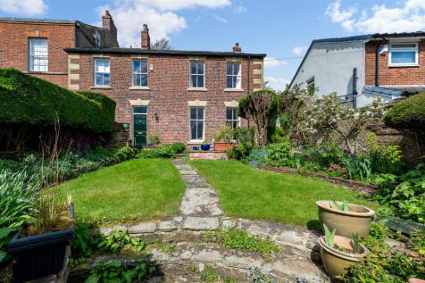 3 bedroom town house for sale