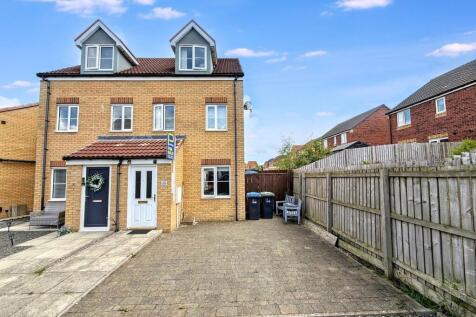 Kielder Drive, Stanley DH9 3 bed townhouse for sale