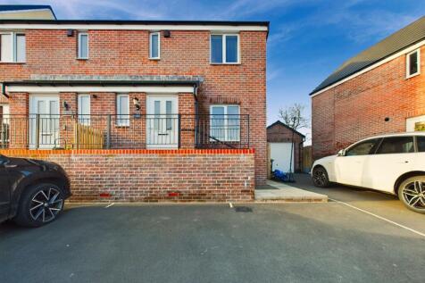 3 bedroom semi-detached house for sale