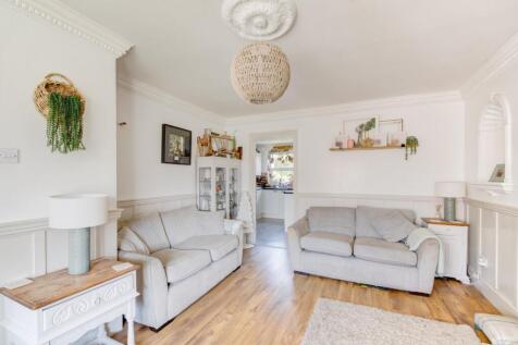 3 bedroom link detached house for sale