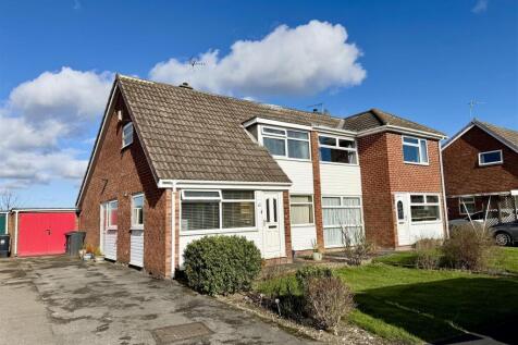 3 bedroom semi-detached house for sale