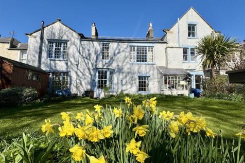 7 bedroom terraced house for sale