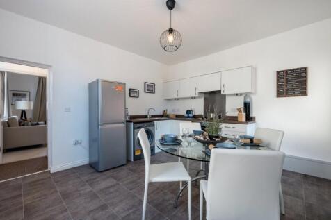 2 bedroom detached house for sale