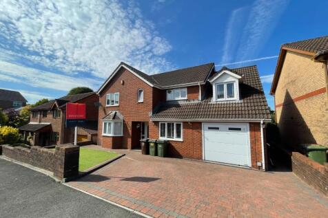 5 bedroom detached house for sale