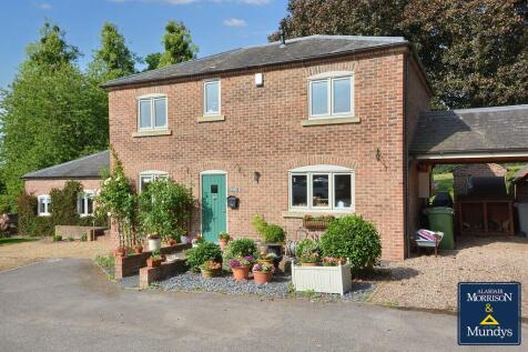 3 bedroom link detached house for sale