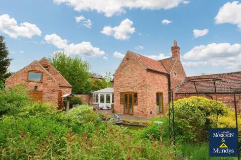4 bedroom link detached house for sale