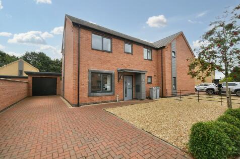 3 bedroom semi-detached house for sale