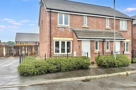 3 bedroom semi-detached house for sale