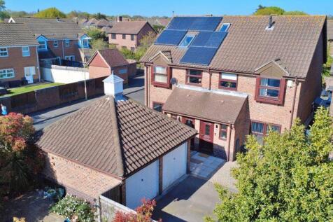 4 bedroom semi-detached house for sale