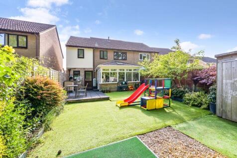 4 bedroom end of terrace house for sale