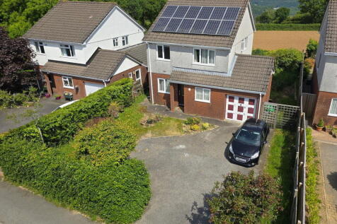 Broad Park Road, Yelverton PL20 4 bed detached house for sale